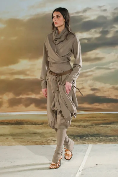 Look 27